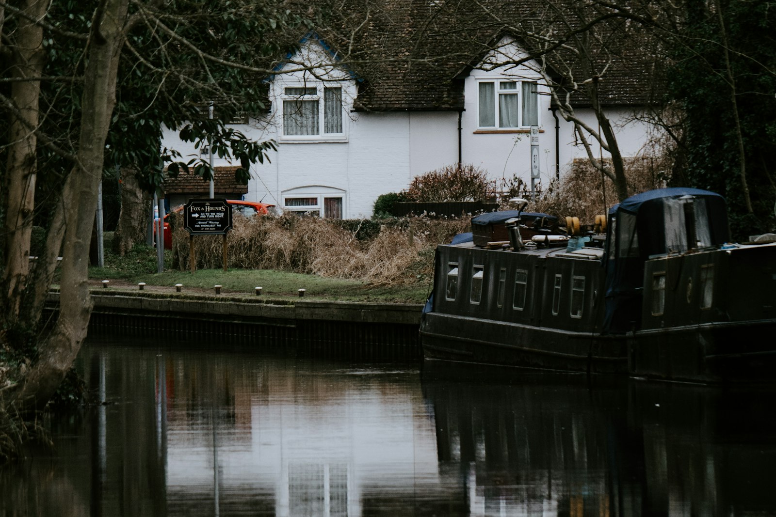 A boat on the River Thames at Reading, Berkshire, inside the 0118 area
