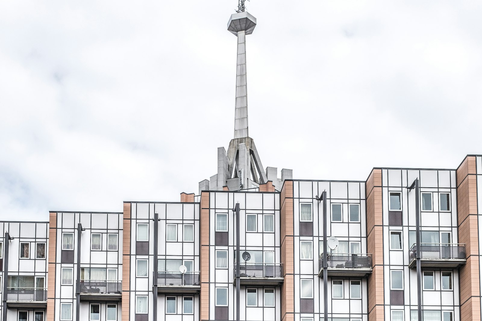 Stedelijk gezicht van Leuven met een markante toren