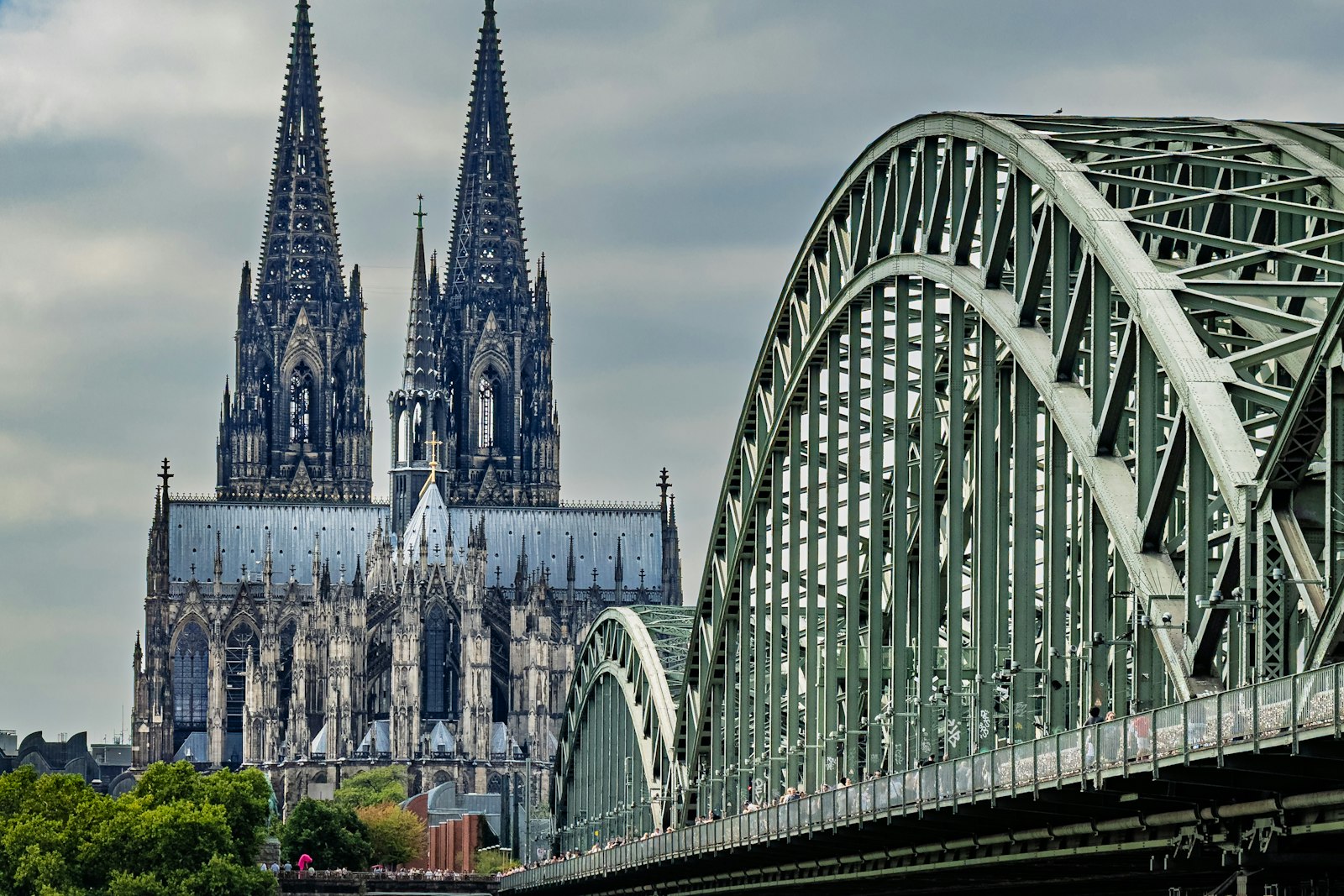 Kölner Dom über dem Rhein, Gebiet der Vorwahl 0221
