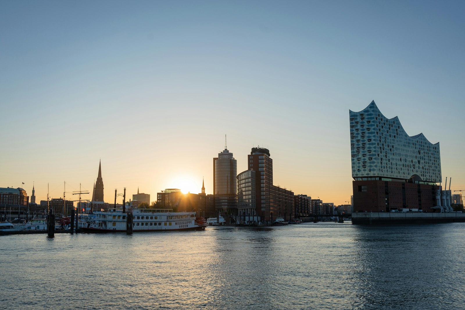 Hamburger Hafen mit Elbphilharmonie und Speicherstadt, Gebiet der Vorwahl 040
