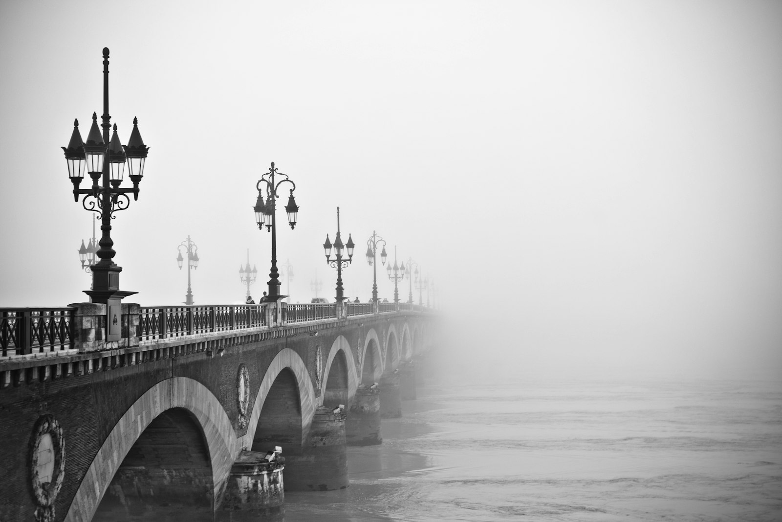 Le pont de Pierre sur la Garonne à Bordeaux