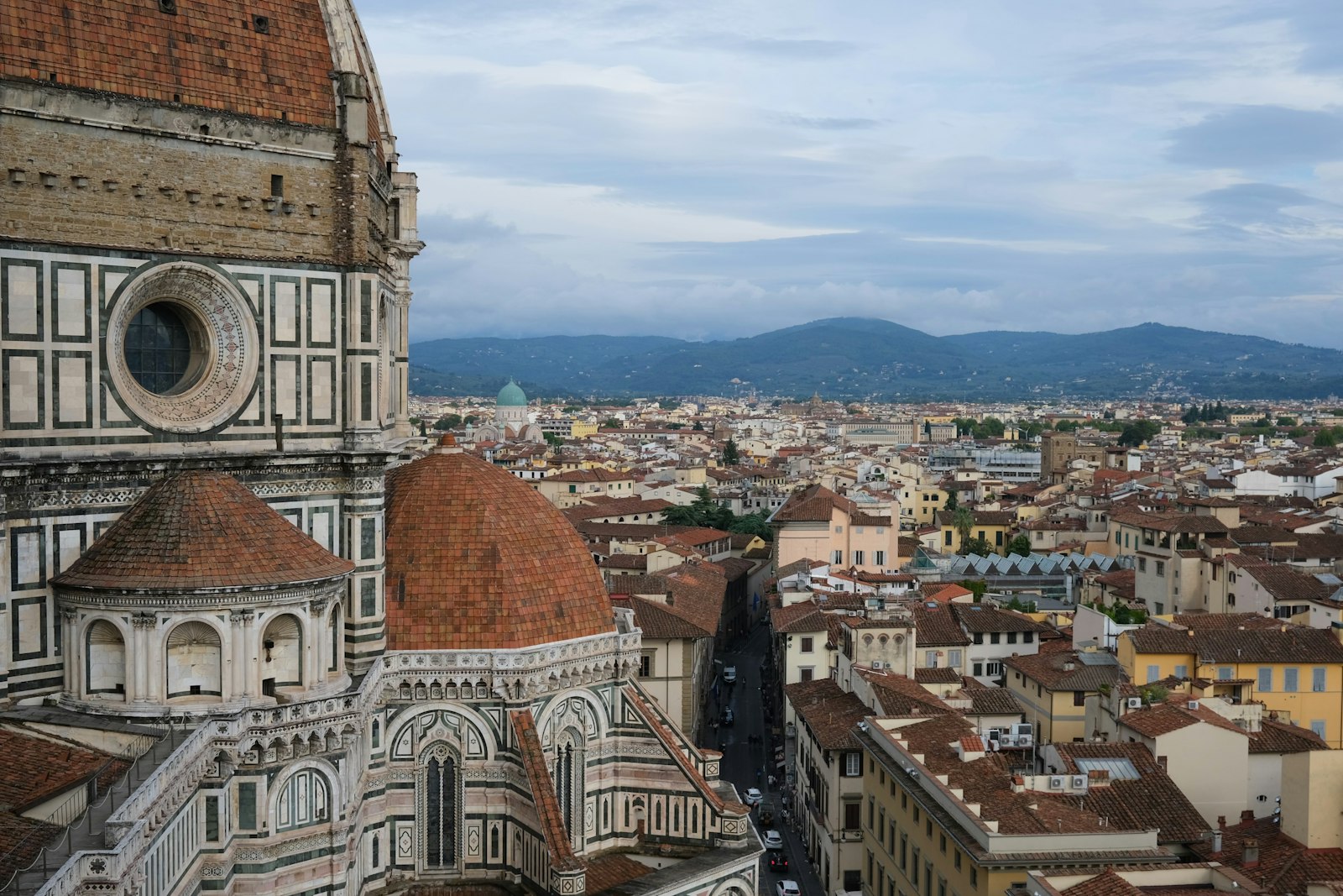Il Duomo di Firenze e il Ponte Vecchio nel distretto telefonico 055