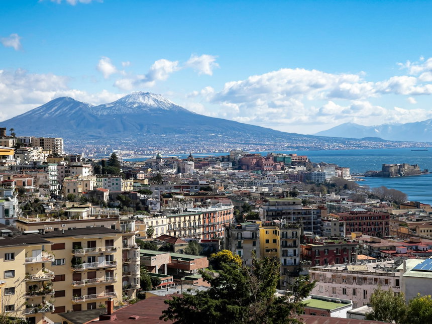 Il golfo di Napoli con il Vesuvio sullo sfondo, distretto telefonico 081