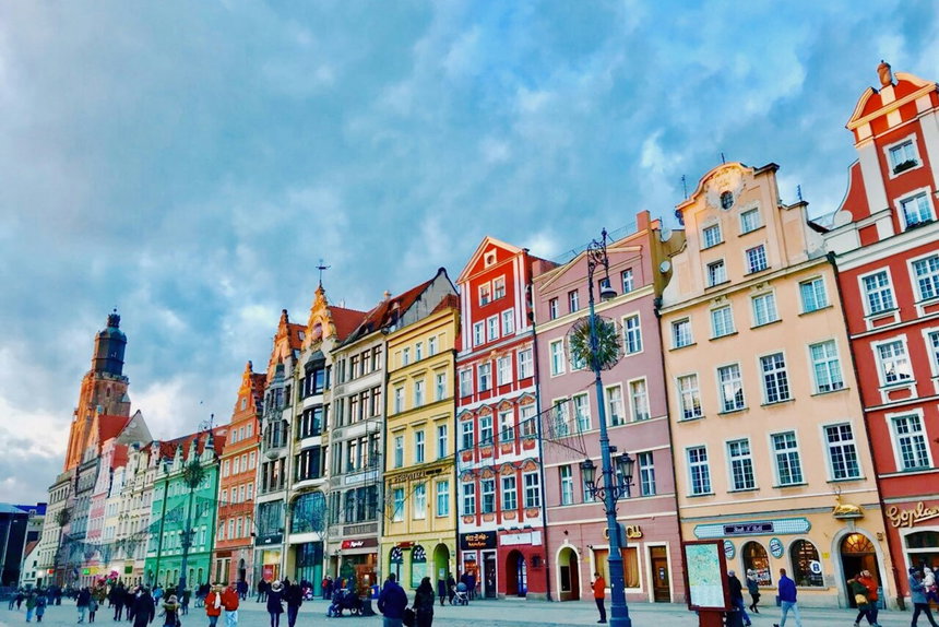 Rynek we Wrocławiu z kamienicami w strefie numeracyjnej 71
