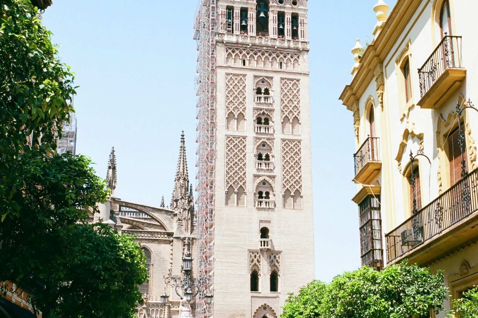 La Giralda y la Catedral de Sevilla, zona del prefijo 954