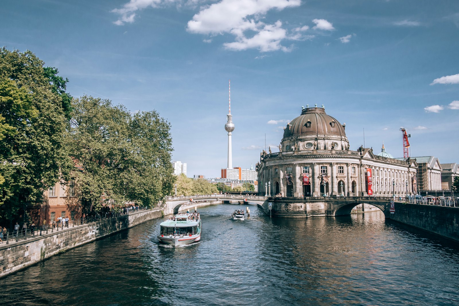 Brama Brandenburska w Berlinie jako symbol rynku niemieckiego