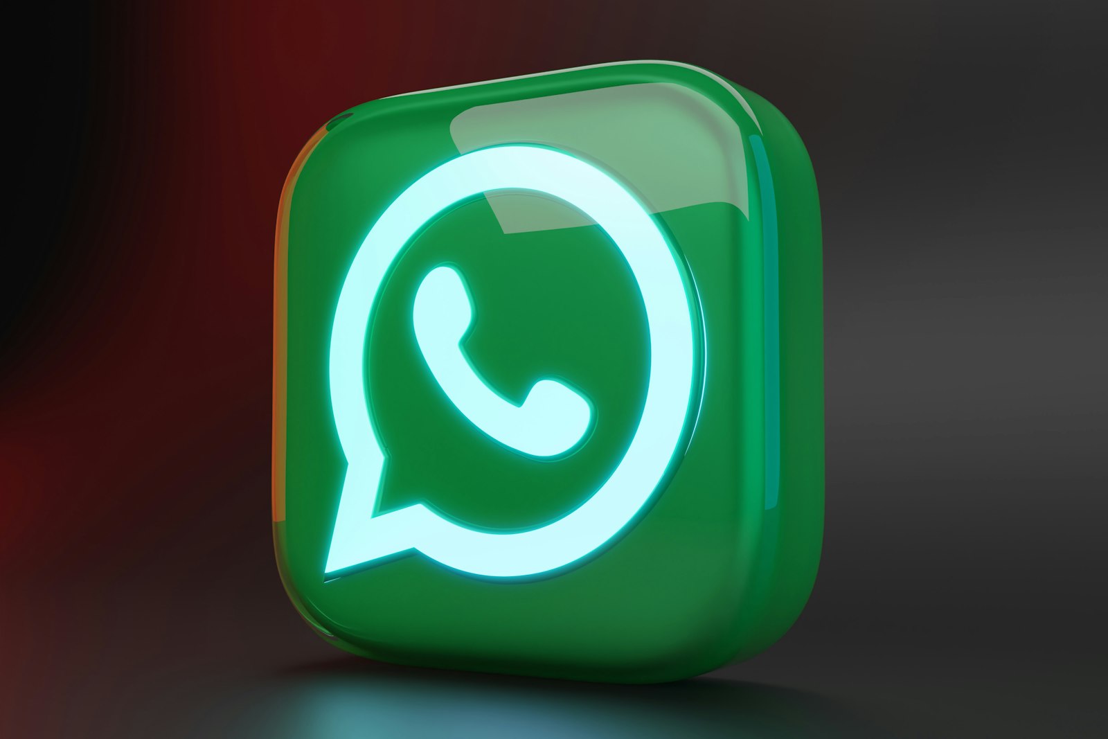 Trójwymiarowa ikona WhatsApp na zielonym tle